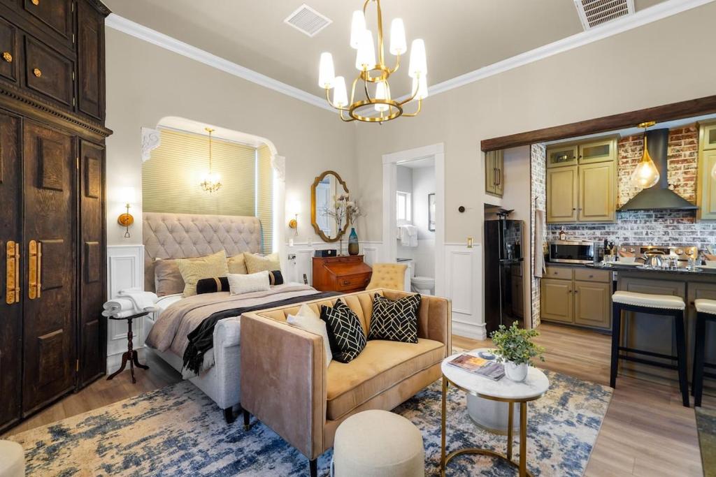 Luxury Meets History At The Coffin House Suite B