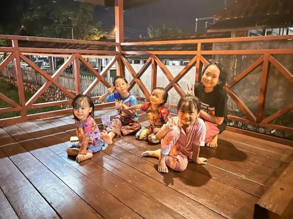 Kampong Style Homestay 10 Meter To Beach photo