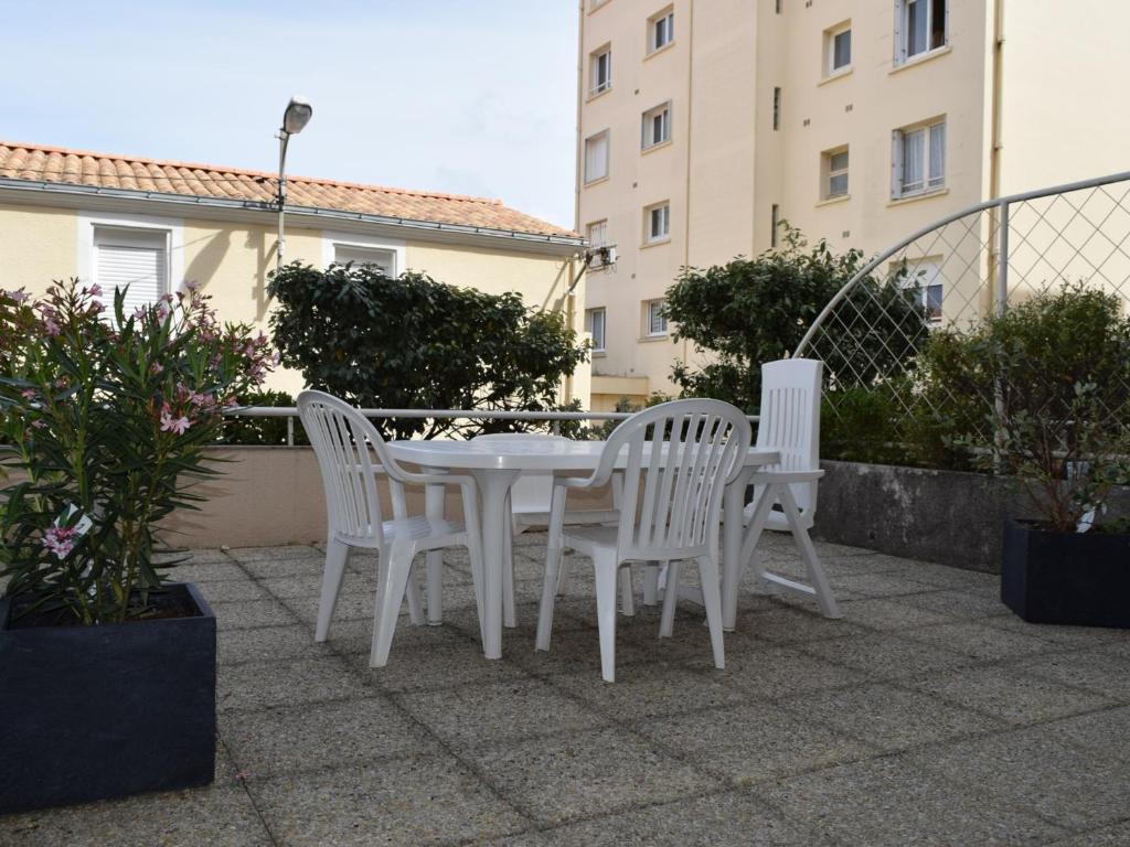 Appartement avec Terrasse à 50m de la Plage des Sables-d'Olonne - FR-1-197-429 - 2
