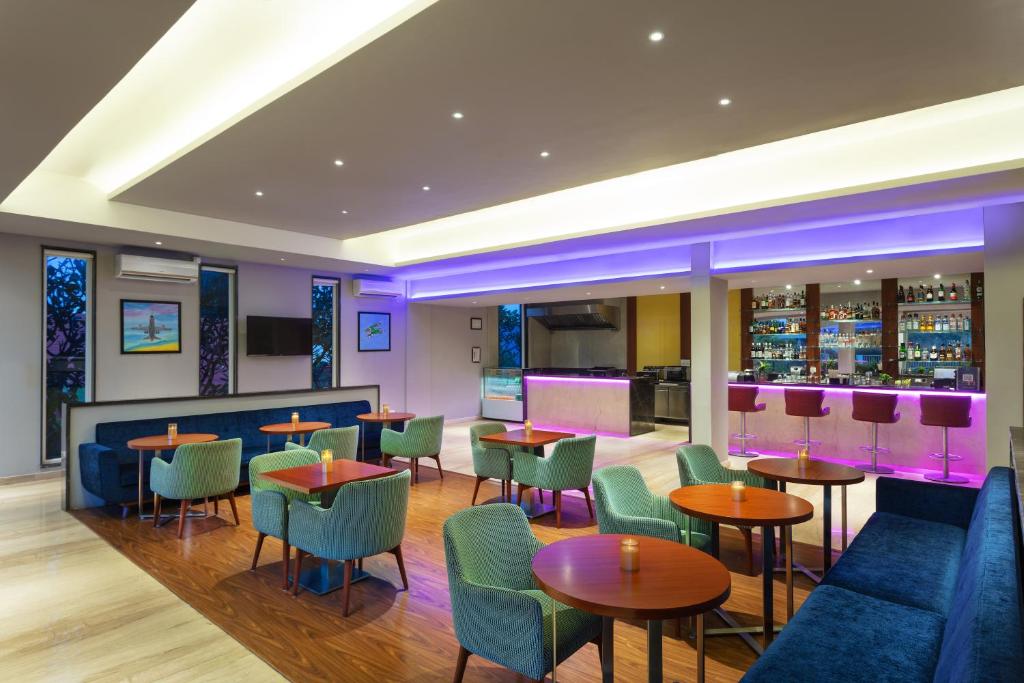 호텔 실내 수영장 이미지