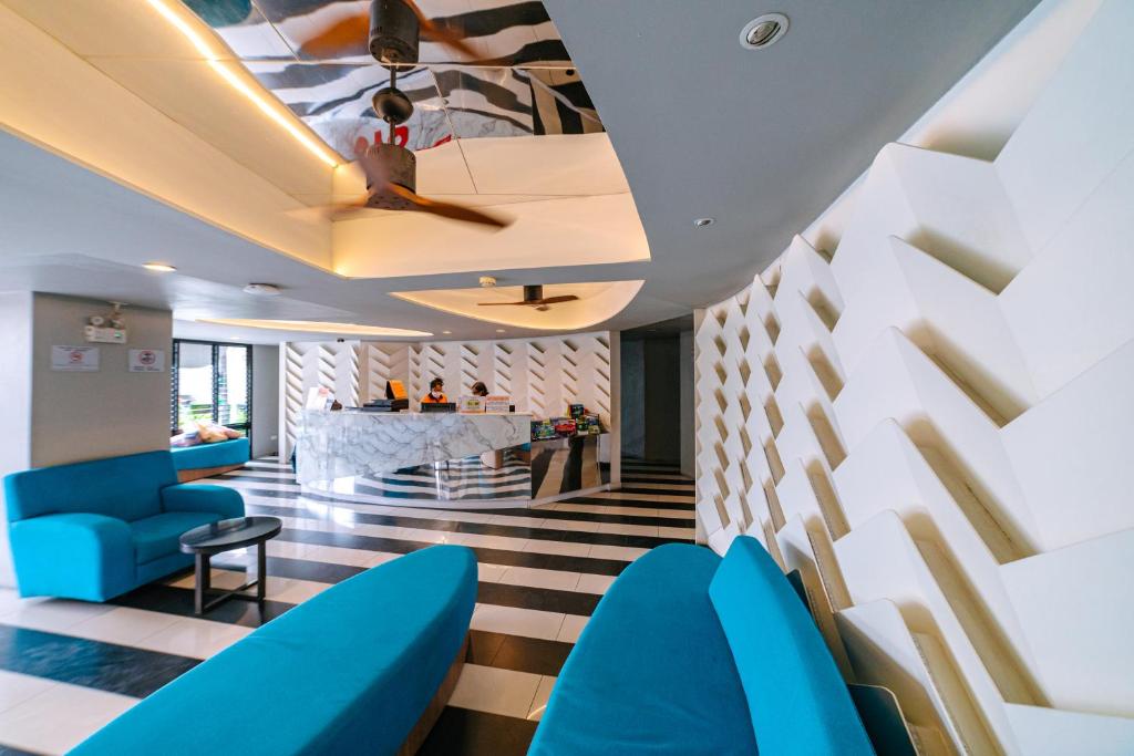Lobby, OYO 241 Ratana Hotel Sakdidet in Phuket