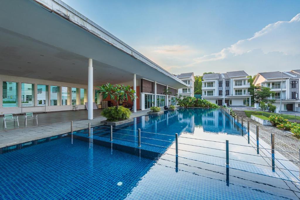 5Bedroom Villa @ Seremban 20pax Netflix Projector Pool photo