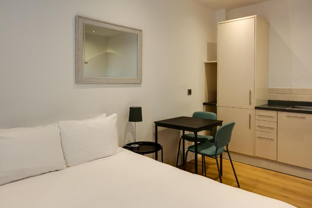 Swindon Apartments by Charles Hope photo
