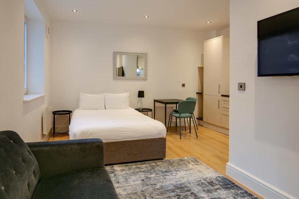 Swindon Apartments by Charles Hope photo