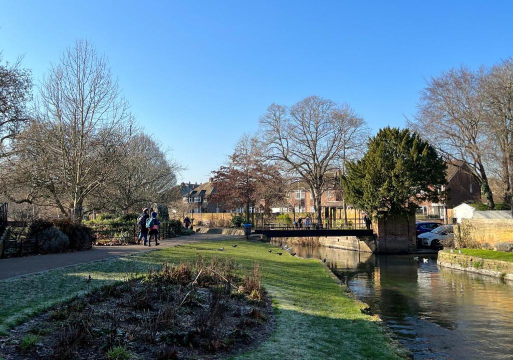 Canterbury Holiday House 6 people FREE Parking City Centre Location