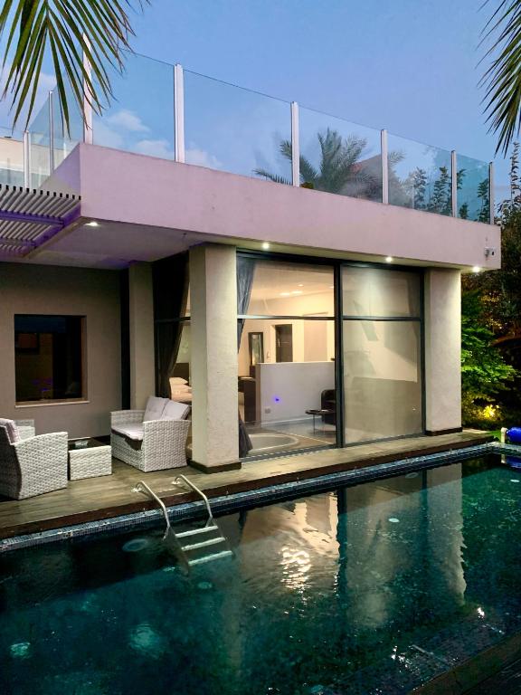 Diamond Mansion-Suite B, Chad Nes