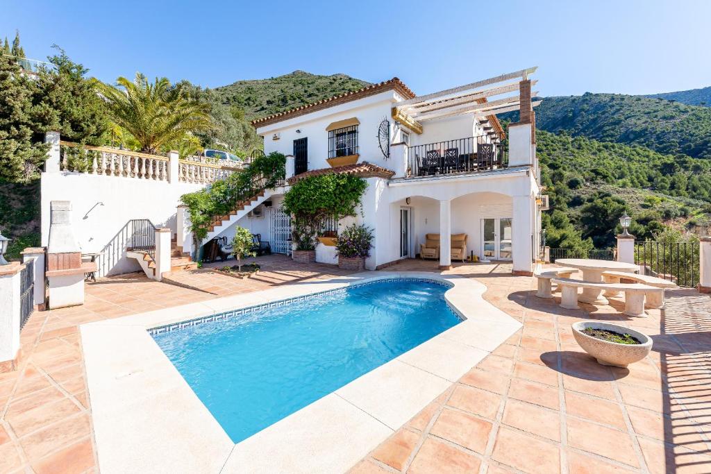 Villa with Stunning Views & Private Pool - 1