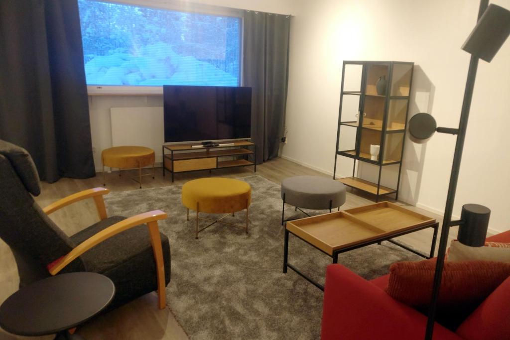 Shared lounge/TV area