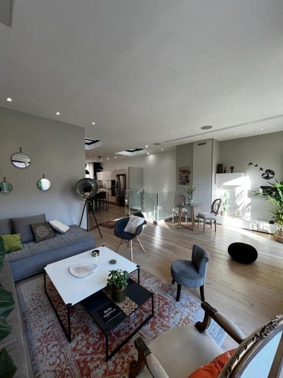 2-minute walking distance from BananeCroisette in the center of Cannes - 4