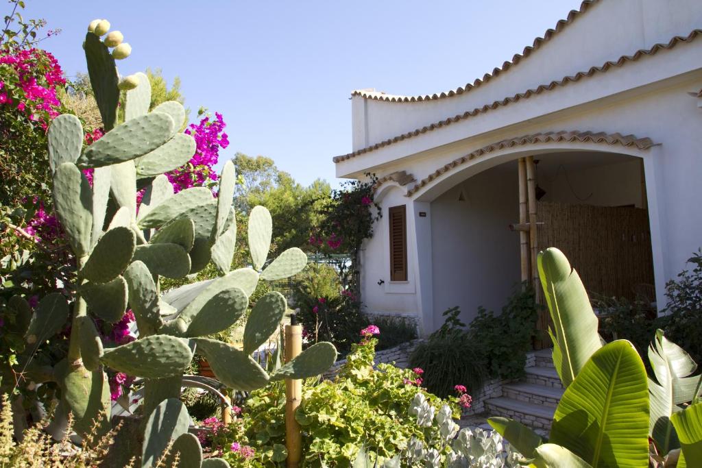 Oasi Beach Hotel — Hotel in Vieste