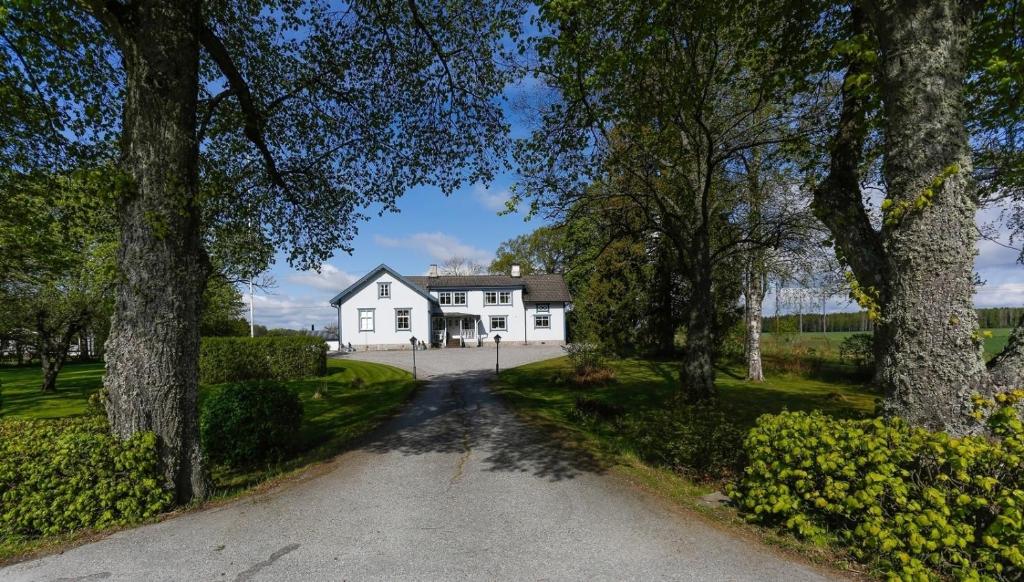 HagbackensGard Bed&amp;Breakfast — Hotel in Orebro