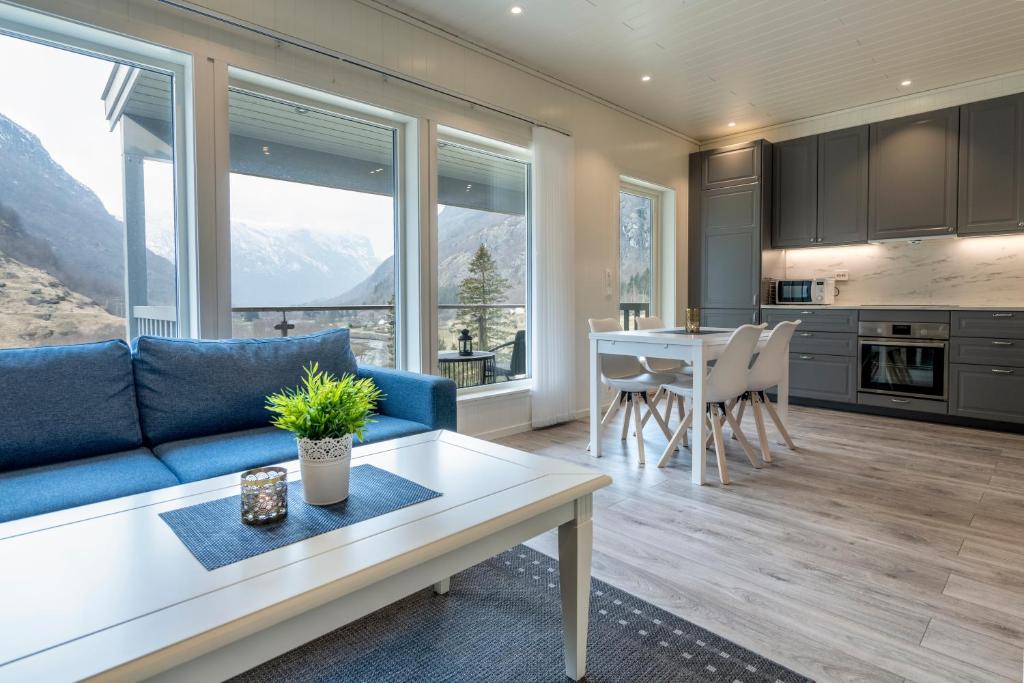 Skaimsberg Holiday Apartments — Hotel in Aurland