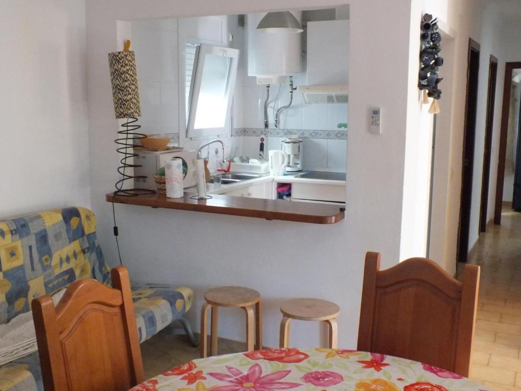 Villa con piscina privada y jardín cerrado en Castelló d'Empúries, ideal para 6-8 personas - ES-204-1 - 3