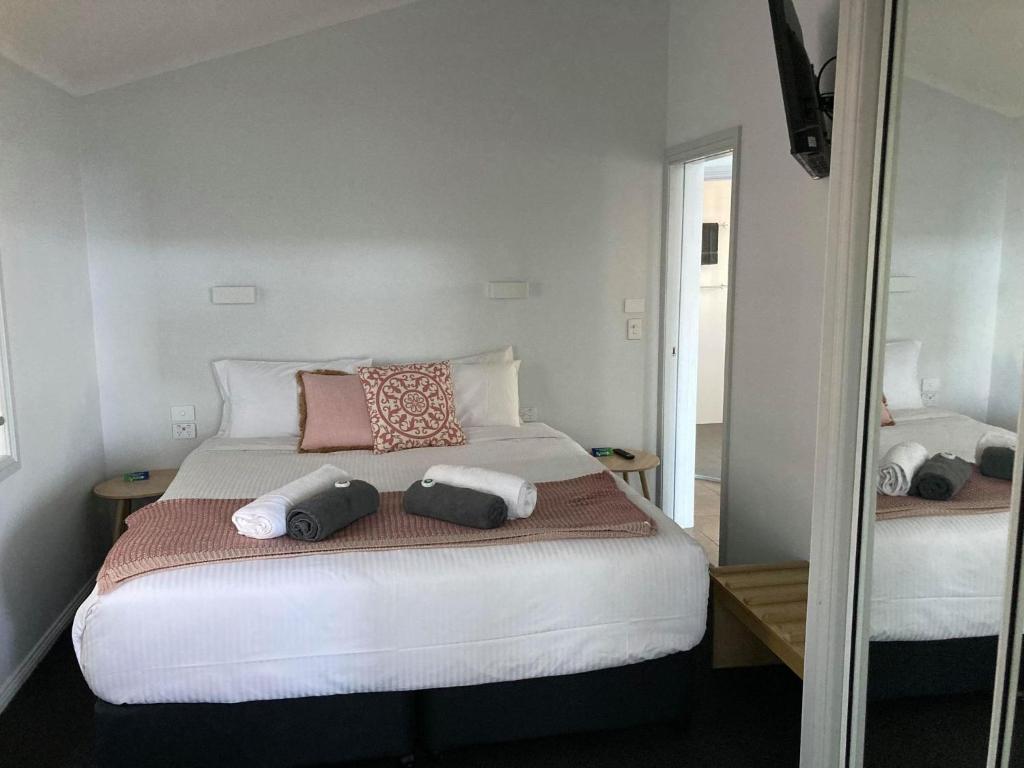 Surf Beach Holiday Park Cabin photo