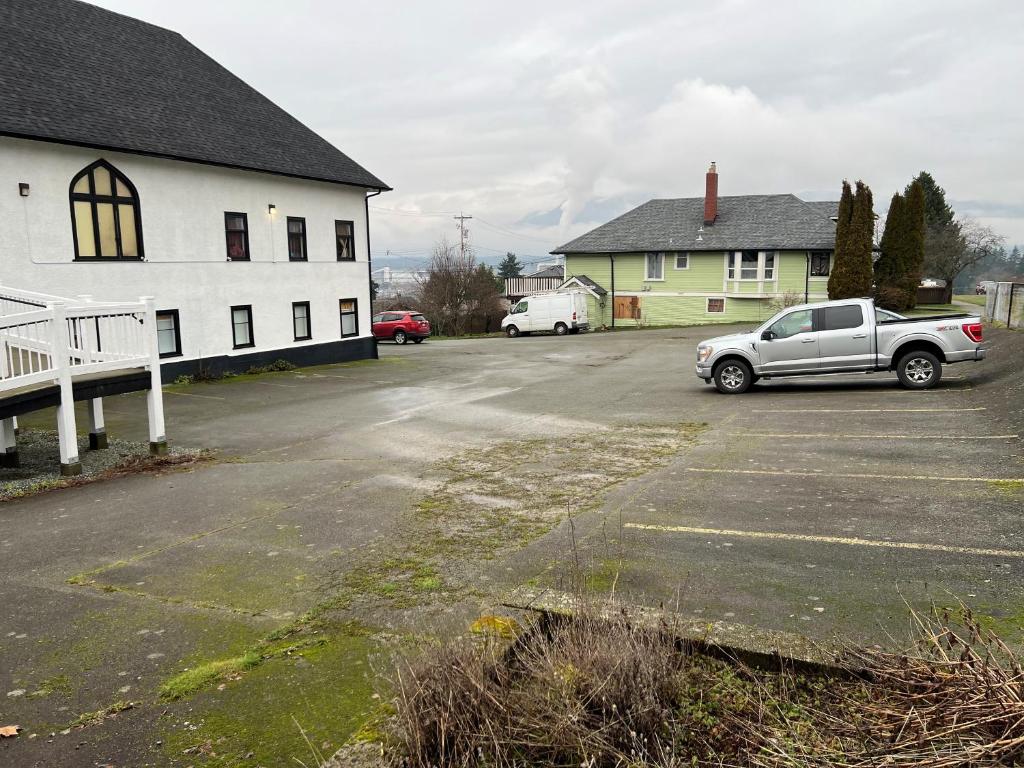 Char's Landing Hostel photo