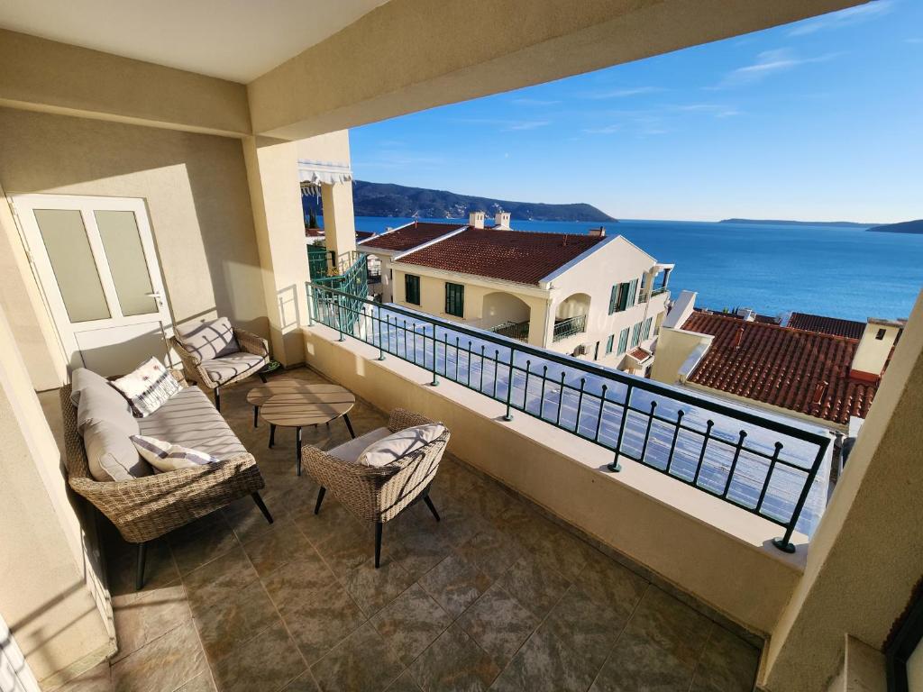 Beachside Studio with Sea View - Herceg Novi - 2