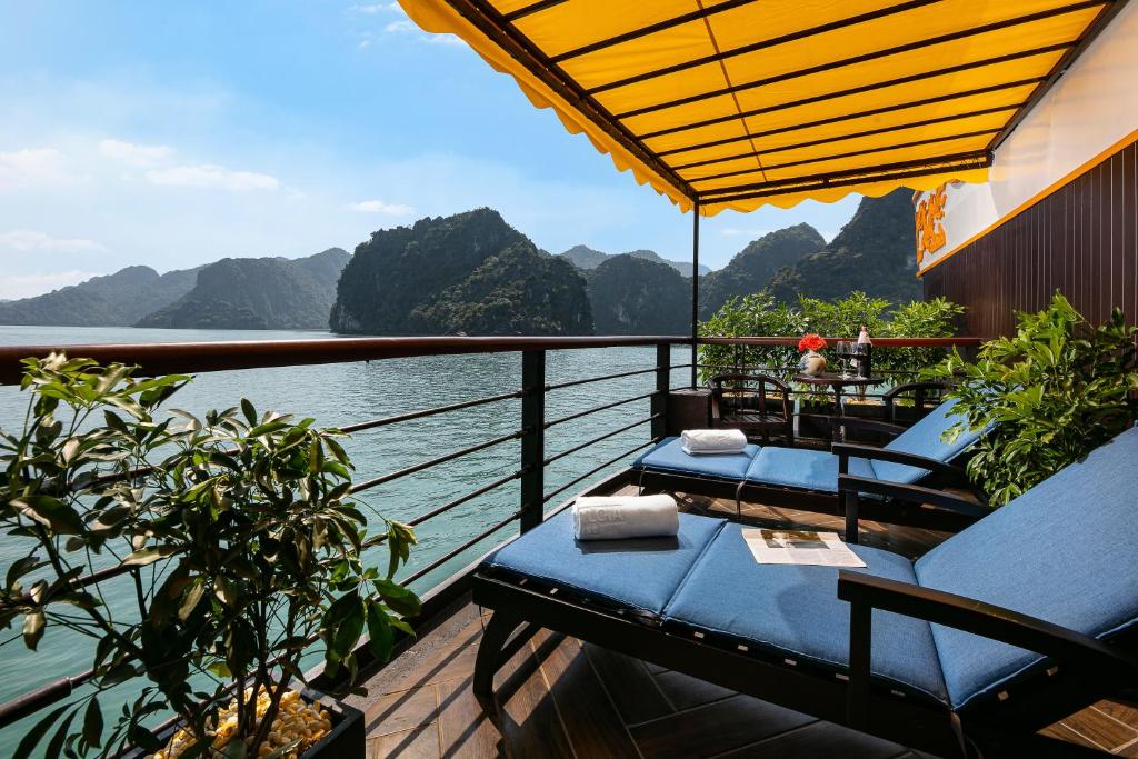 Nostalgia Halong Cruise