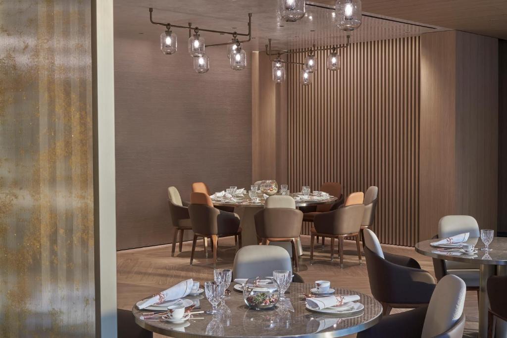 Nina Hotel Tsuen Wan West — Restaurant & bars in Tsuen Wan