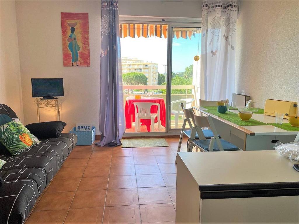 Studio au Lavandou, Proche Plage, Terrasse, Parking Privatif, 4 Couchages - FR-1-251-236 - 3