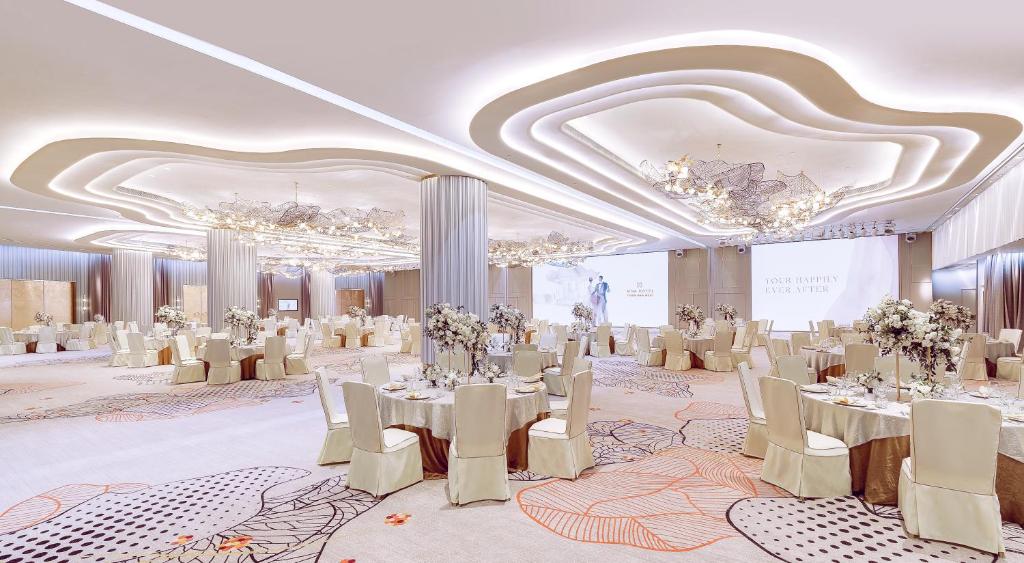 Nina Hotel Tsuen Wan West — Restaurant & bars in Tsuen Wan