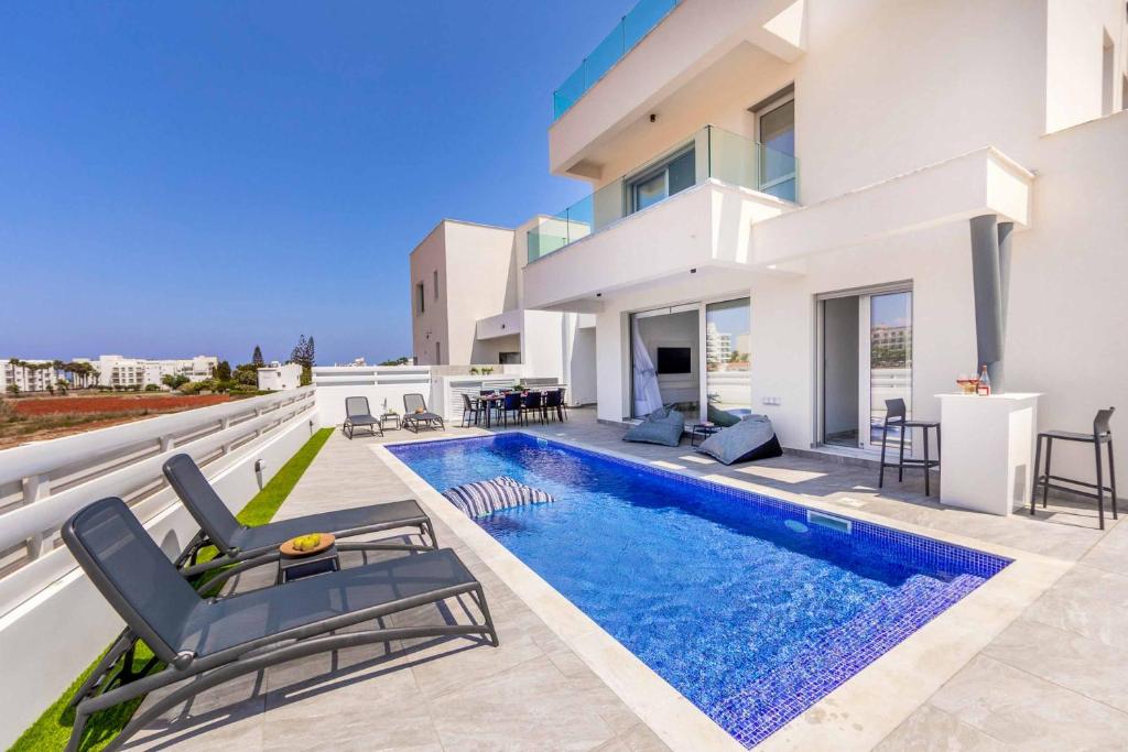 Sol E Mar 3, Protaras