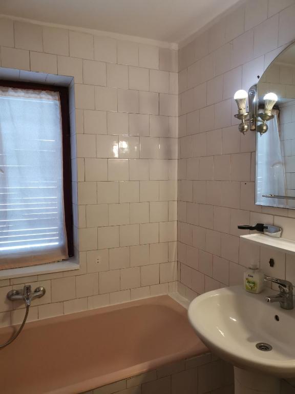 Cabana Fantanita cu Brazi photo