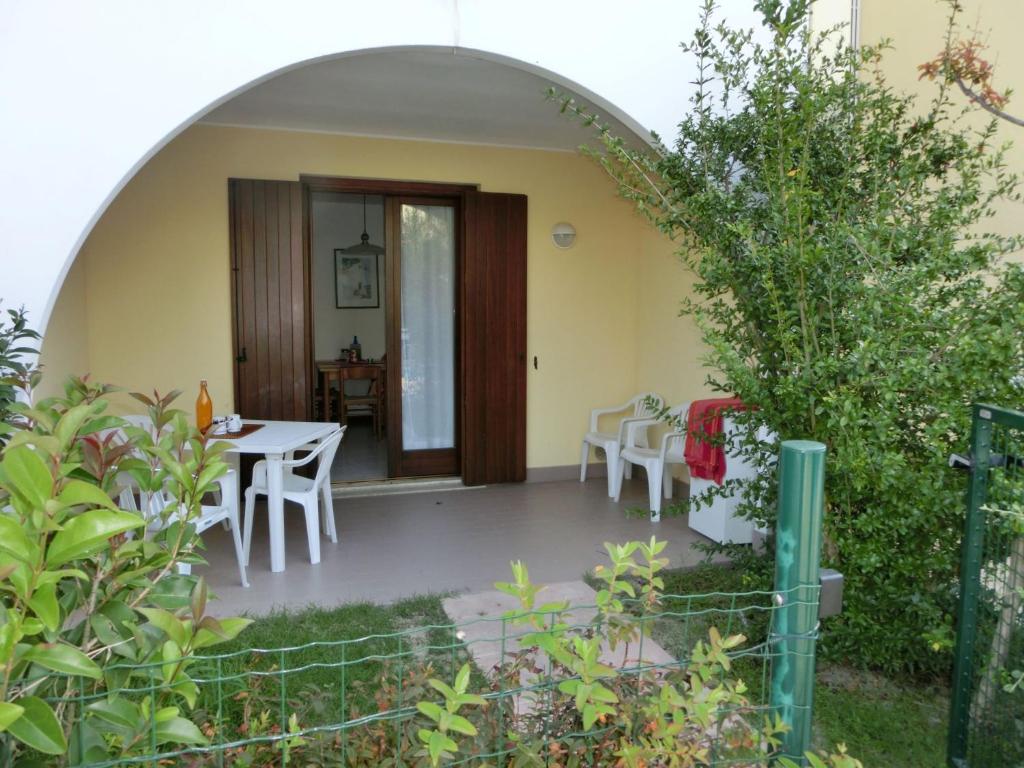 Feel at home in this apartment with fenced garden, Bibione