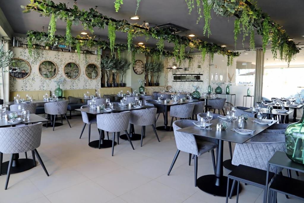 Varandas do Castelo By Garvetur — Restaurant & bars in Albufeira, Faro