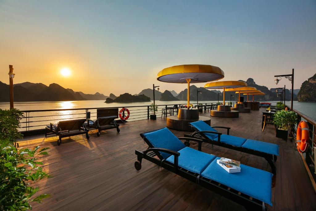 Nostalgia Halong Cruise