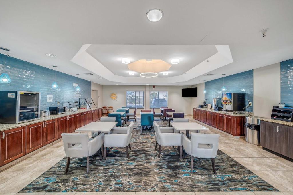 Food and beverages, La Quinta Inn & Suites by Wyndham PCB Pier Park area in Panama City (FL)