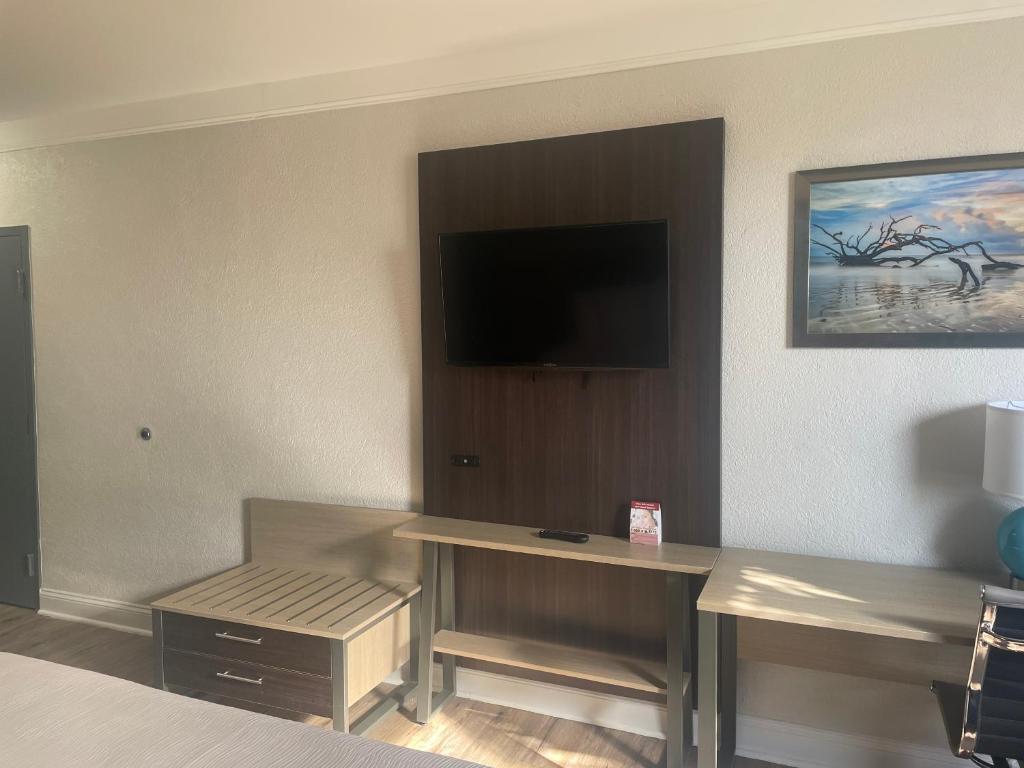 Wingate by Wyndham Savannah Gateway photo