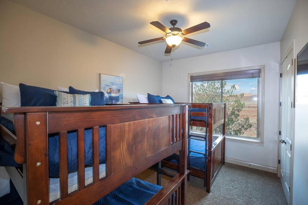 Suite Retreat with swimmingpool Spa Gym and Tennis Court, Holiday home