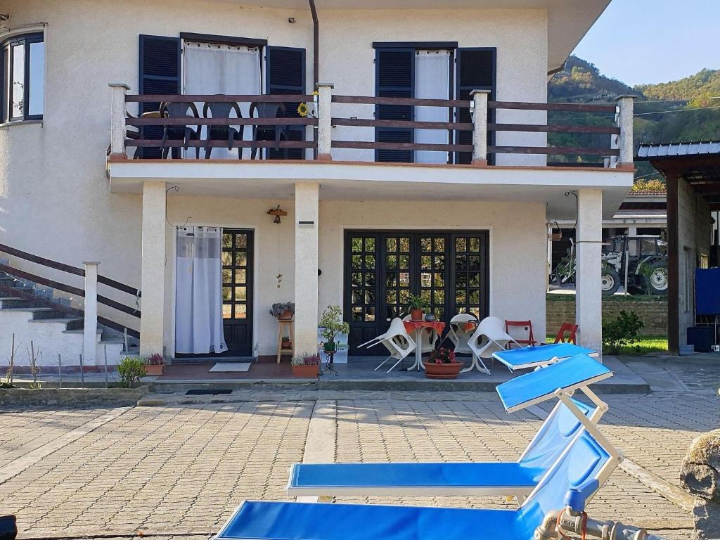 Vesime Villa with Garden, Vesime