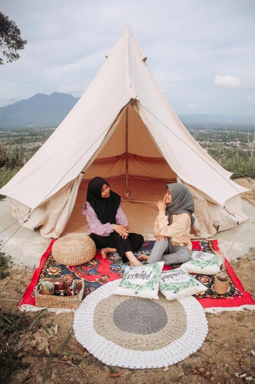Glamping, Negarabatin