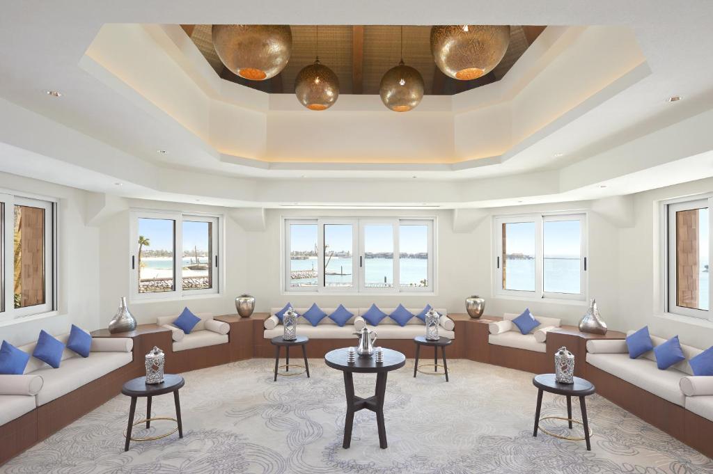 Shared lounge/TV area