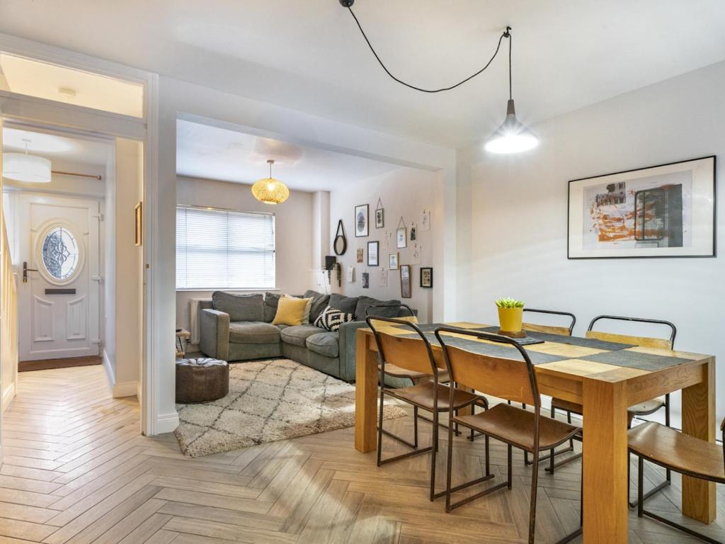 Pass the Keys Cosy 2BR Home Ormeau Road Lots of Amenities, Belfast