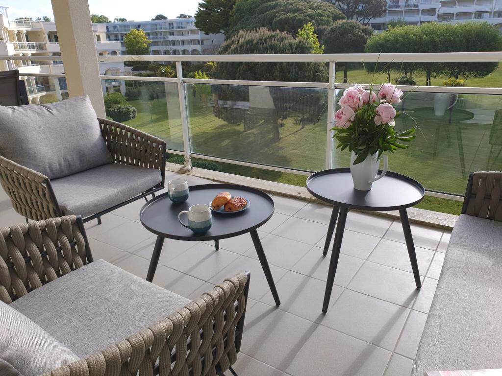 Appartement avec grande terrasse dans un magnifique parc à 5 minutes de la plage - 3