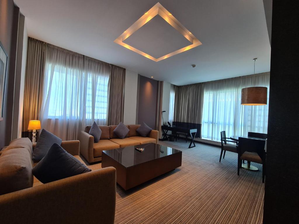Shared lounge/TV area