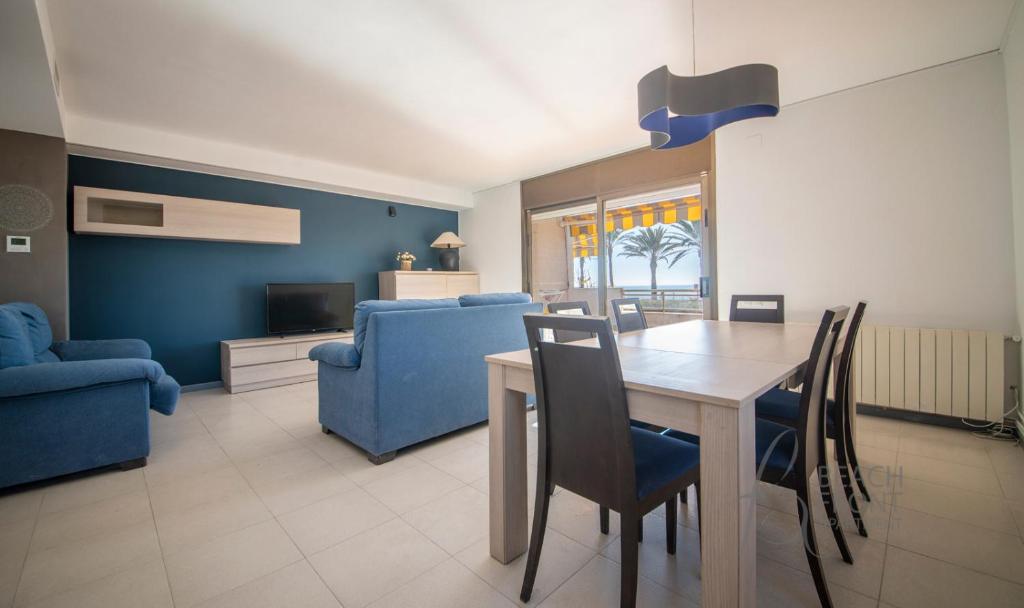 R139 Beachfront apartment Guillem - 5