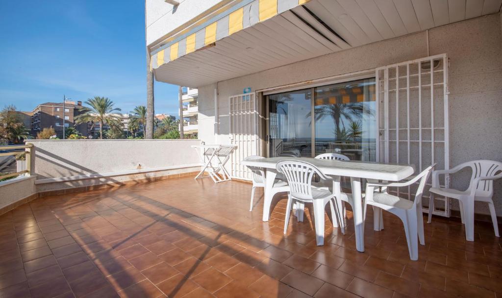 R139 Beachfront apartment Guillem - 3