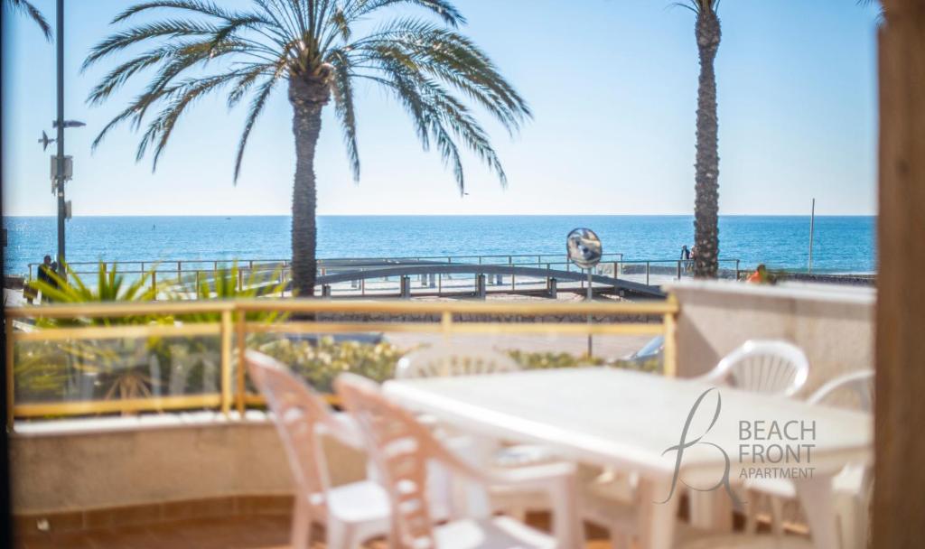 R139 Beachfront apartment Guillem - 4