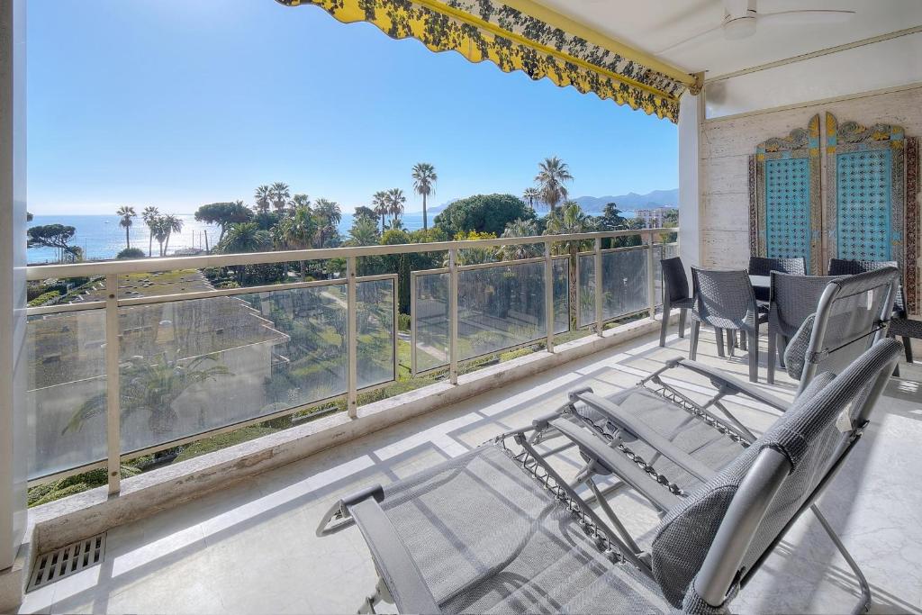 Upstays Sea View Pool Terrace 75m Apartment - 3
