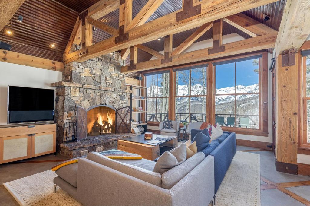 Back Door Ski In Out - Fireplace, Hot Tub, Huge Views - Alpine Luxury at Copper Hollow home, Telluride