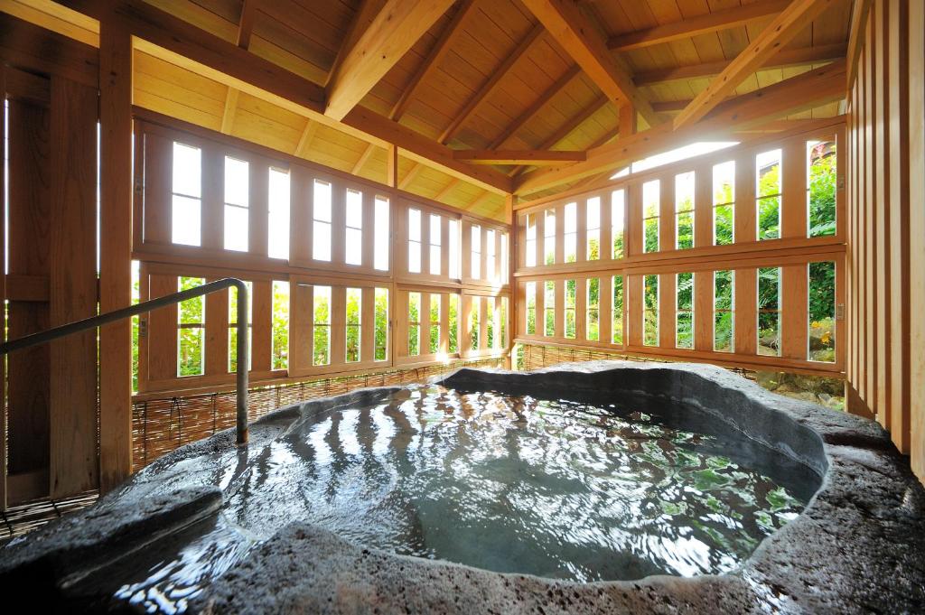 Hot spring bath