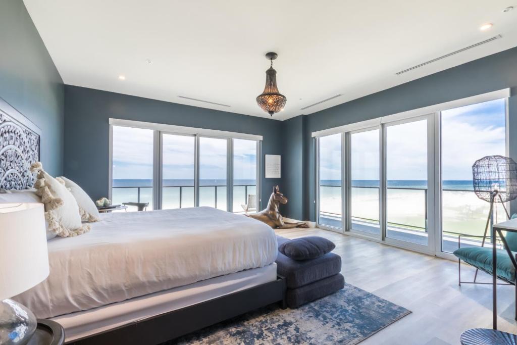 Elegant 6 BR Condo with Beach and City Views, 2 large balconies, Next to the Hangout!, Gulf Shores