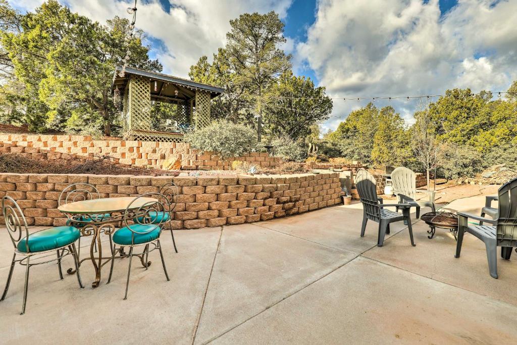 Gazebo and Fire Pit Pet-Friendly Payson Home!, Payson