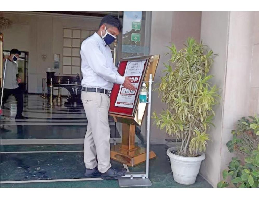 Hotel Blue Saphire Countryside Haldwani photo