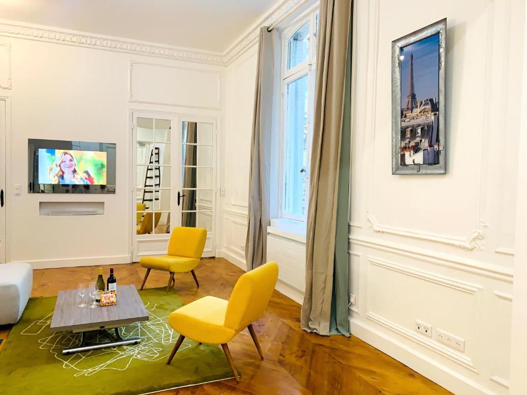 Spacious 2 bedroom apartment Champs Elysees and Golden Triangle - 4