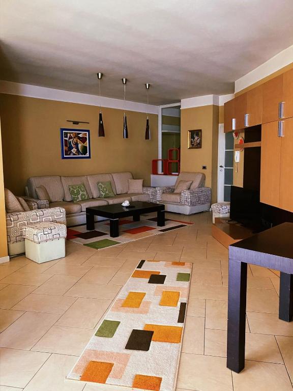 Sunshine Place, Elbasan