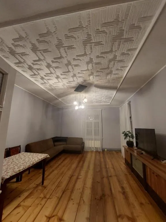 Pils ielas apartamenti, Hotel in Kandava